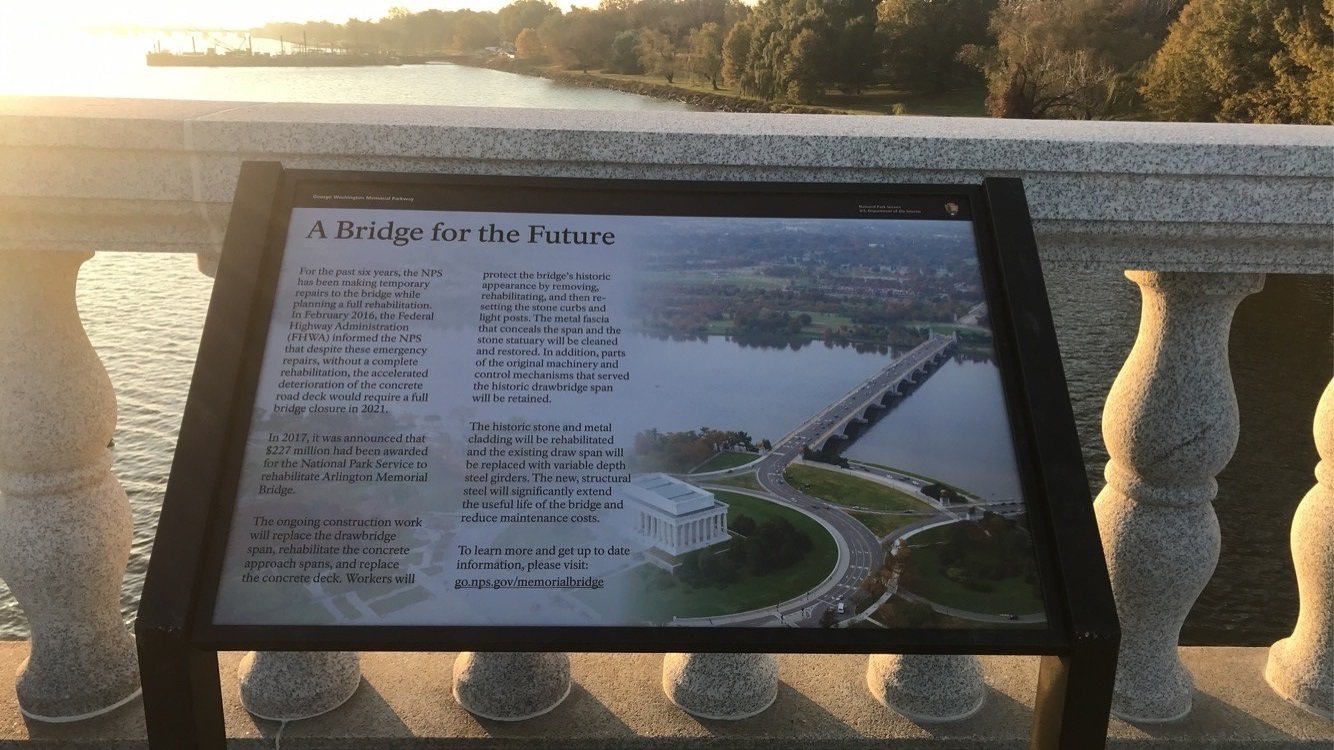 Switch Over of&nbsp; SESA Lane Control Signs on Arlington&nbsp; Memorial Bridge